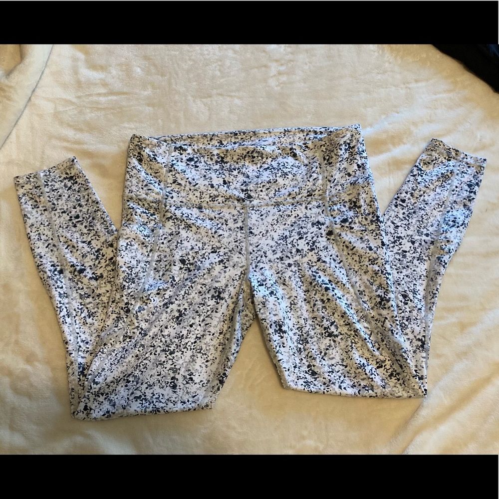 Athleta Sandstone stash pocket salutation tights/leggings